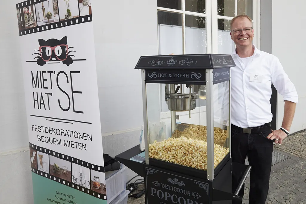 Hochzeitsmesse_Messestand mit Popcornwagen